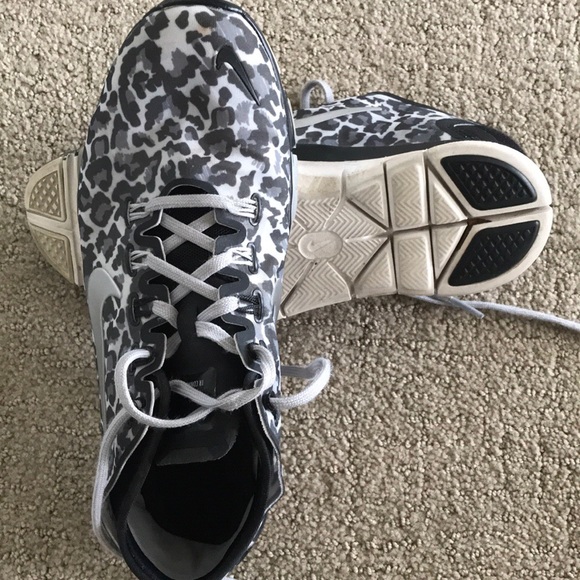 Leopard print size 9 Nike - Picture 2 of 5